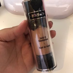 Kat Von D Locket Foundation